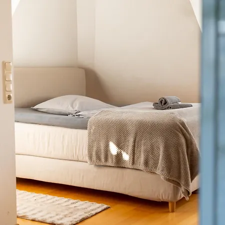 Bright By Interior - Familien App Fuer 4 Personen & Kinderbett - Gartennutzung- Ausblick Zum Herkules - Nahe Ice-bahnhof & Unesco Weltkulturerbe Herkules & Schloss Wilhelmshoehe *