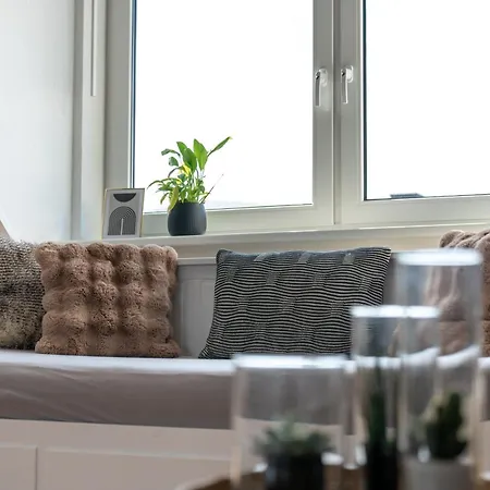 Lägenhet Bright By Interior - Familien App Fuer 4 Personen & Kinderbett - Gartennutzung- Ausblick Zum Herkules - Nahe Ice-bahnhof & Unesco Weltkulturerbe Herkules & Schloss Wilhelmshoehe *