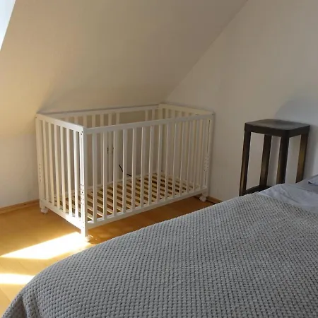 Διαμέρισμα Bright By Interior - Familien App Fuer 4 Personen & Kinderbett - Gartennutzung- Ausblick Zum Herkules - Nahe Ice-bahnhof & Unesco Weltkulturerbe Herkules & Schloss Wilhelmshoehe