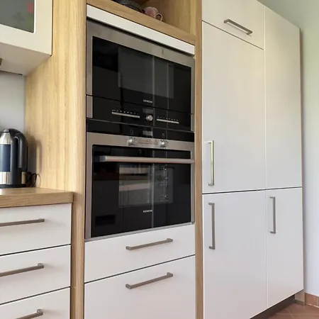 Appartement Interior - Premium Und Fuer Bis Zu 5 Personen & Kinderbett - Gartennutzung- Ausblick Zum Herkules - Nahe Ice-bahnhof & Unesco Weltkulturerbe Herkules & Schloss Wilhelmshoehe Kassel