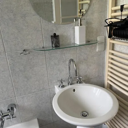 Interior - Premium Und Fuer Bis Zu 5 Personen & Kinderbett - Gartennutzung- Ausblick Zum Herkules - Nahe Ice-bahnhof & Unesco Weltkulturerbe Herkules & Schloss Wilhelmshoehe Appartement *