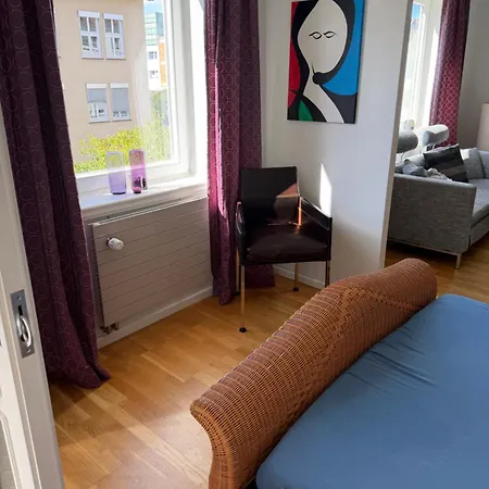 Appartement Interior - Premium Und Fuer Bis Zu 5 Personen & Kinderbett - Gartennutzung- Ausblick Zum Herkules - Nahe Ice-bahnhof & Unesco Weltkulturerbe Herkules & Schloss Wilhelmshoehe Kassel