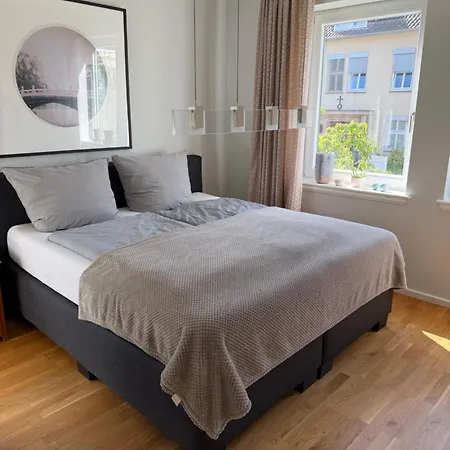 Appartement Interior - Premium Und Fuer Bis Zu 5 Personen & Kinderbett - Gartennutzung- Ausblick Zum Herkules - Nahe Ice-bahnhof & Unesco Weltkulturerbe Herkules & Schloss Wilhelmshoehe *